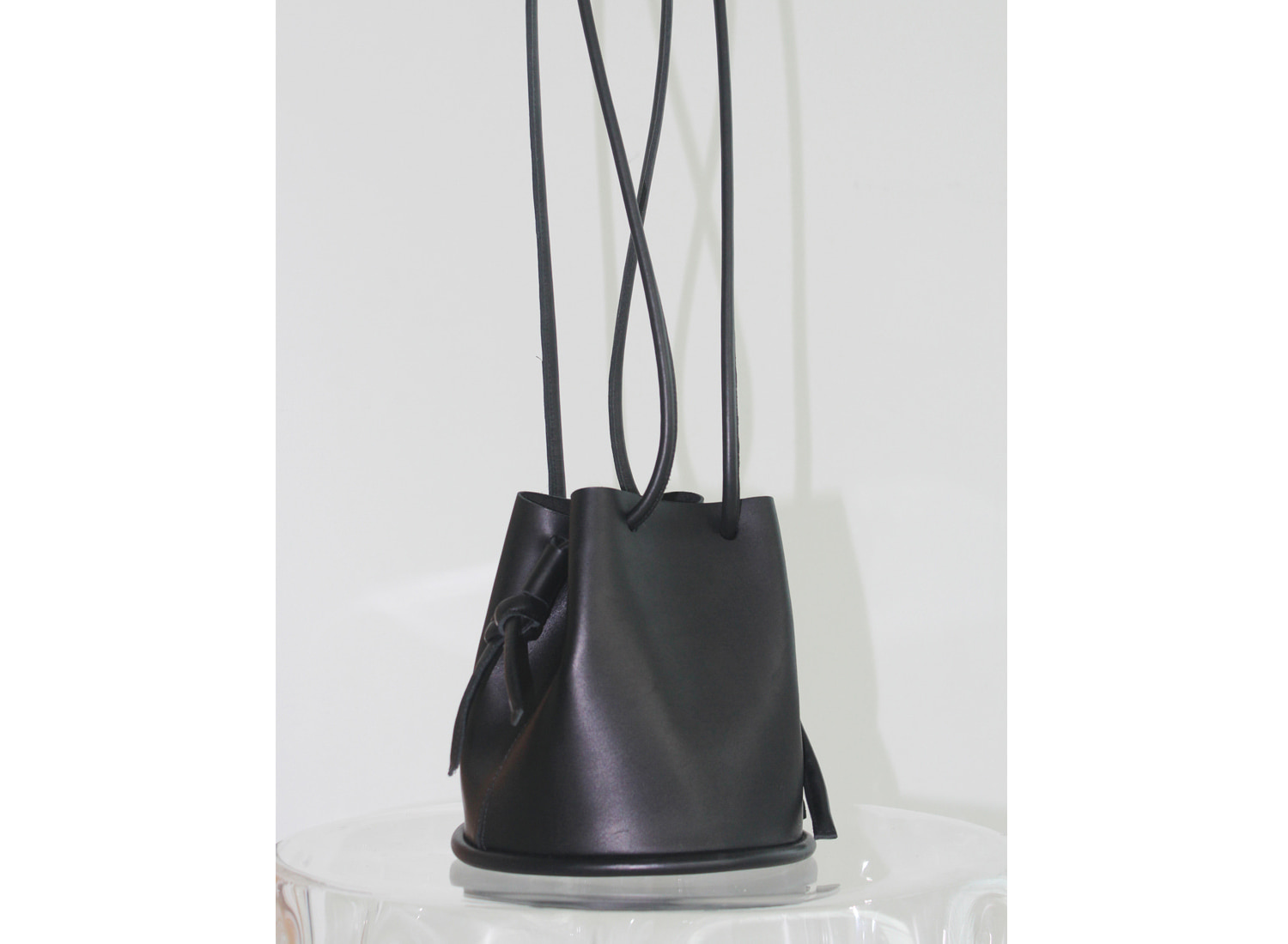 Leather Pipe bag - black